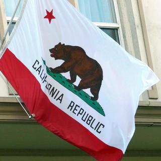 Le drapeau californien. [AFP - Barbara Munker]