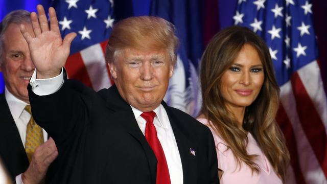 Donald Trump, accompagné de sa femme, célèbre sa victoire lors de la primaire républicaine en Caroline du Sud.