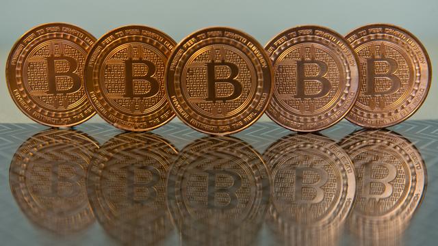 La technologie "blockchain" est issue de la monnaie virtuelle bitcoin. [AFP - Karen Bleier]