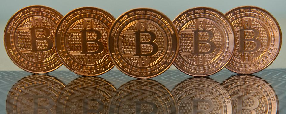 La technologie "blockchain" est issue de la monnaie virtuelle bitcoin. [AFP - Karen Bleier]