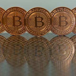 La technologie "blockchain" est issue de la monnaie virtuelle bitcoin. [AFP - Karen Bleier]