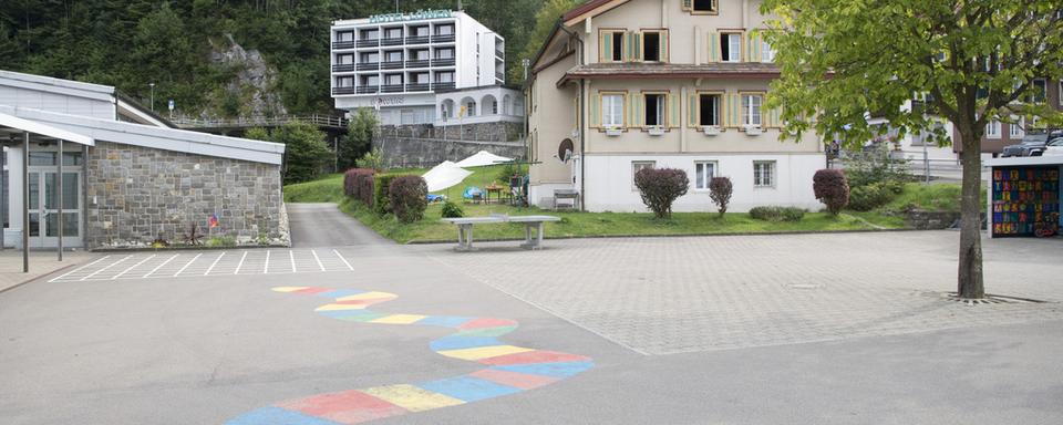 Le futur centre pour requérants à Seelisberg est situé près d'une école. [key - Urs Flueeler]