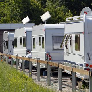 Le nombre de caravanes a grimpé de 256 à 910 dans le canton de Fribourg en 2015. [Keystone - Urs Flueeler]