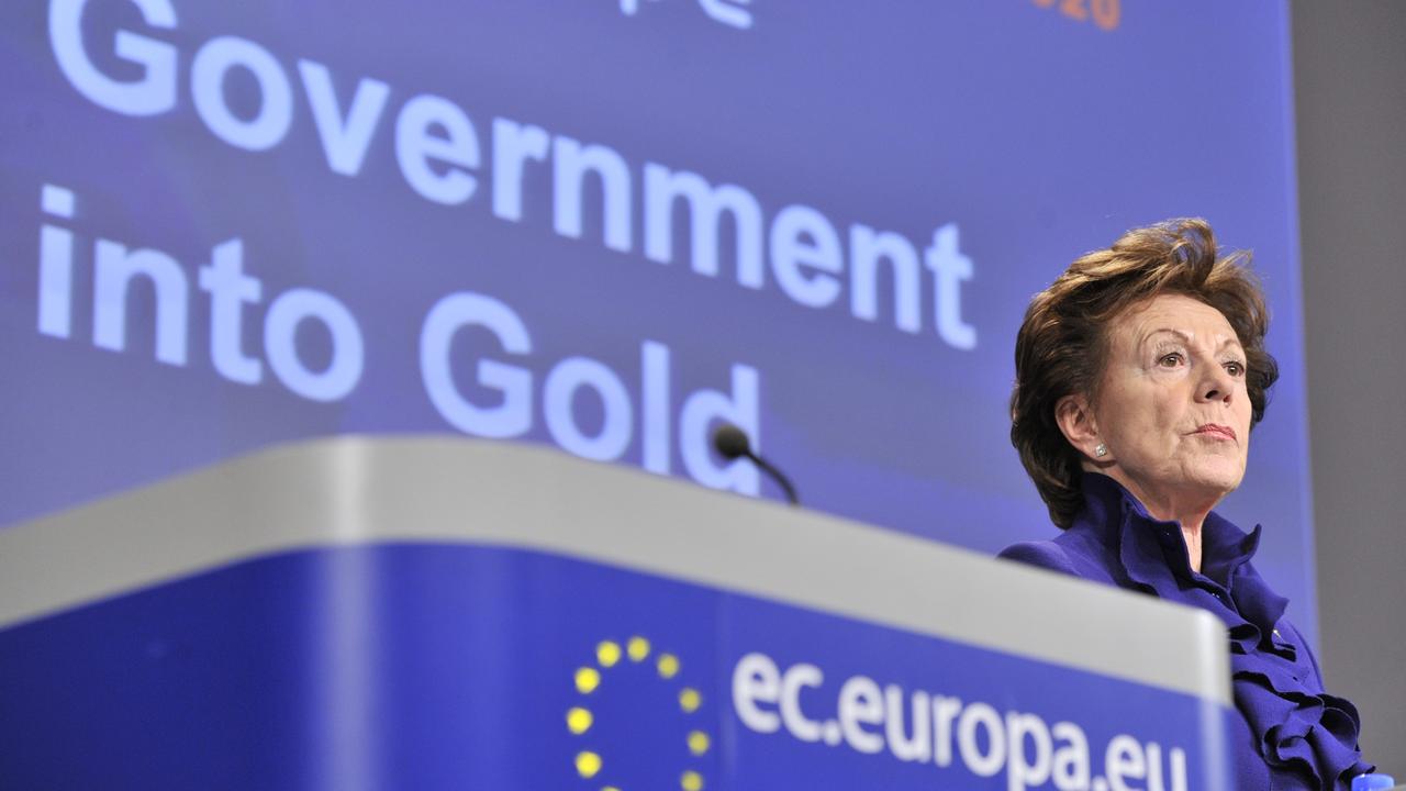 Neelie Kroes, alors commissaire européenne à la société numérique, lors d'une conférence de presse sur l'"open data" en décembre 2011 à Bruxelles. [AFP - GEORGES GOBET]