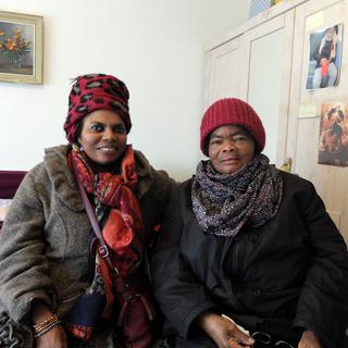 Félicienne Villoz-Muamba et sa mère Marie-José. [RTS - Alain Arnaud]