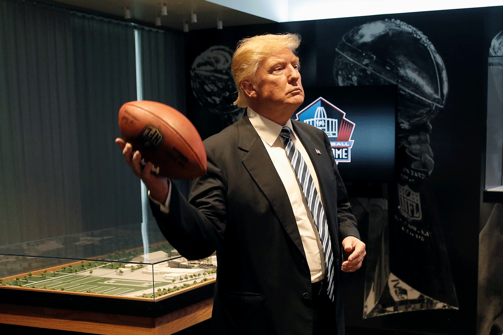 Donald Trump a toujours entretenu des liens avec le monde du sport. [Reuters - Mike Segar]