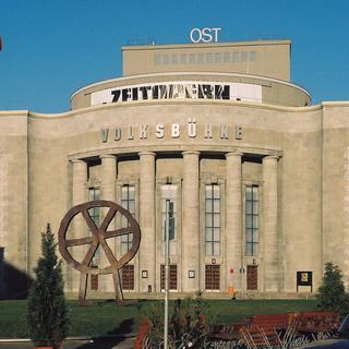 La Volksbühne de Berlin. [Wikipedia - Alex1011]