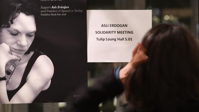 La romancière Asli Erdogan est emprisonnée en Turquie depuis août. [Keystone/DPA - Arne Dedert]
