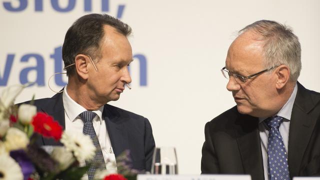 Philipp müller et Johann Schneider-Ammann à l'assemblée du PLR à Schwyz. [Keystone - Urs Flueeler]