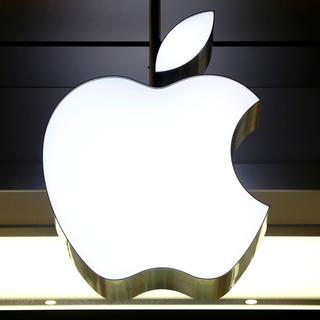 Le logo Apple affiché sur un magasin à Zurich. [REUTERS/ - Arnd Wiegmann]
