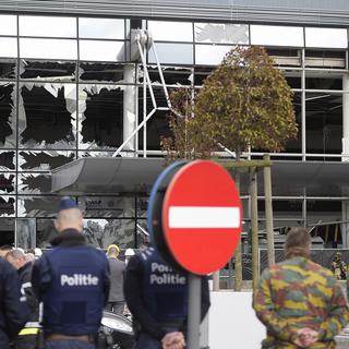 La façade détruite de l'aéroport de Bruxelles Zaventem après les attentats du 22 mars. [AP/Keystone - Yorick Jansens]