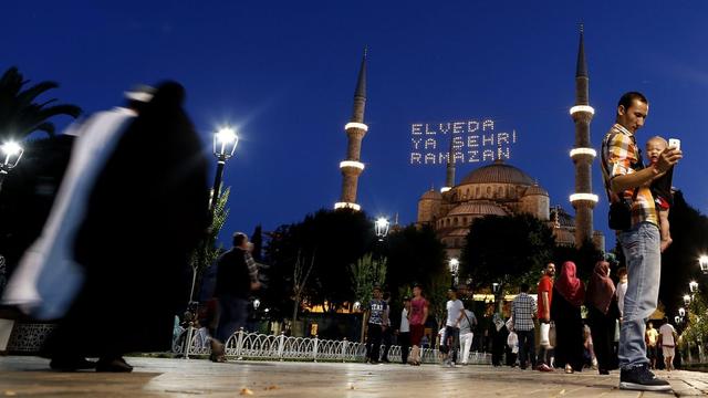 Le quartier touristique de la Mosquée bleue à Istanbul. [EPA/Sedat Suna]