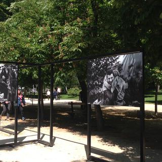 L'exposition "Caminos de exilo" se déroule en plein air au centre de Madrid. [RTS - Valérie Demon]