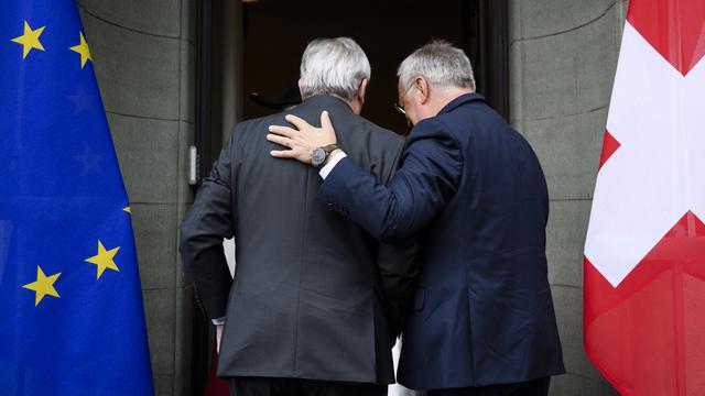 Johann Schneider-Ammann et Jean-Claude Juncker lors d'une rencontre à Zurich en septembre 2016. [Keystone - Manuel Lopez]