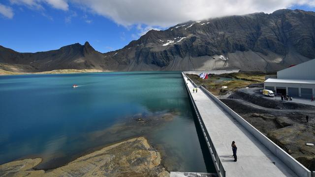 Plus de 3000 ouvriers ont contribué à la construction du barrage du Muttsee, qui a duré cinq ans. [Gian Ehrenzeller]