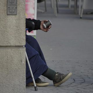 Mendiante rom dans les rues de Lausanne. [Keystone - Dominic Favre]