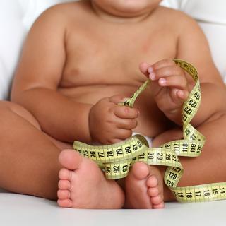 L'obésité peut toucher un public très jeune. [Fotolia - dementevajulia]