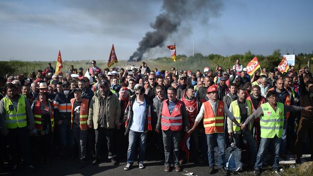 Les grévistes du dépôt pétrolier de Donges ont été évacués dans le calme par la police.