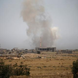 Vue des combats menés à Falloujah entre les forces gouvernementales et l'EI le 13 juin dernier. [Reuters - Thaier Al-Sudani]