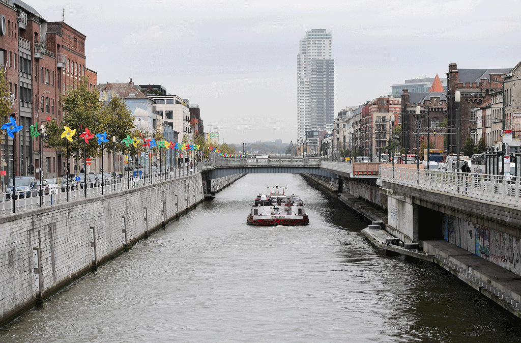 Vue du canal qui sépare la municipalité de Bruxelles et celle de Molenbeek.