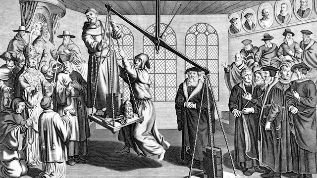 Gravure hollandaise évoquant la rivalité entre l'Eglise (à gauche) et la Réforme représentée par son emblème, la Bible, plus lourde dans les plateaux de la balance, en présence du pape Léon X, de Calvin et de Luther. Par Rambout Van den Hoye (XVIème siècle). [AFP]