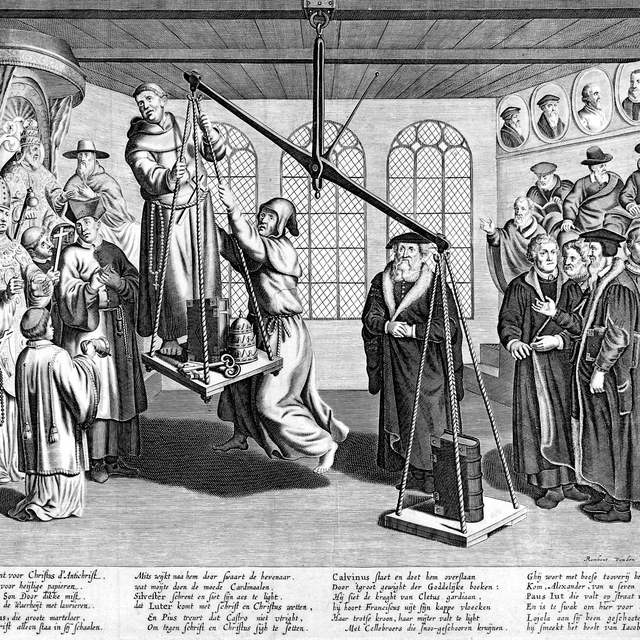 Gravure hollandaise évoquant la rivalité entre l'Eglise (à gauche) et la Réforme représentée par son emblème, la Bible, plus lourde dans les plateaux de la balance, en présence du pape Léon X, de Calvin et de Luther. Par Rambout Van den Hoye (XVIème siècle). [AFP]