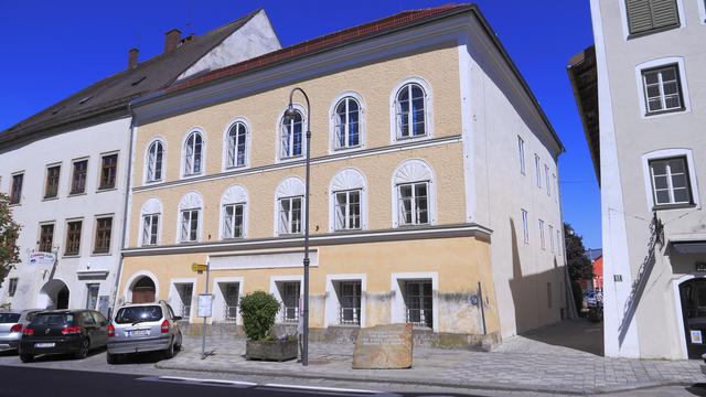 La maison natale d'Adolf Hitler à Braunau en Autriche. [Chris Wallberg / picture alliance / DPA]
