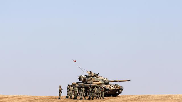 La Turquie procède à des tirs d'artillerie depuis son territoire vers la Syrie. [Umit Bektas]