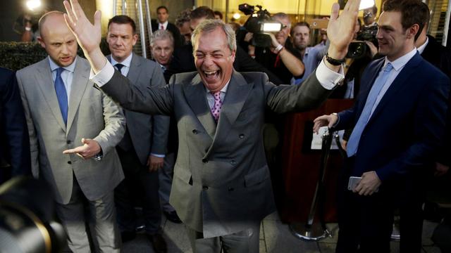 Le leader du UKIP (Parti pour l'indépendance du Royaume-Uni) Nigel Farage, fête la victoire.