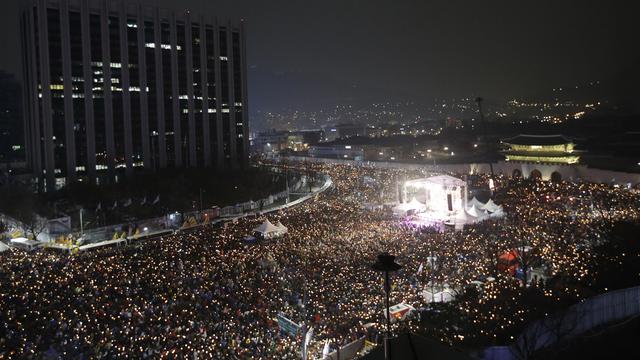 La mobilisation grossit au fil des semaines dans la capitale. [Keystone - AP Photo/Ahn Young-joon]