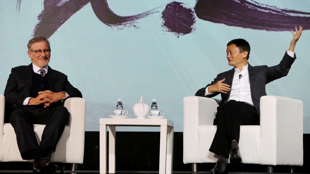 Le réalisateur Steven Spielberg et Jack Ma, patron du groupe Alibaba. [Shirley Feng]