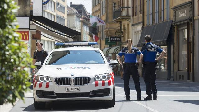 Face à un phénomène qui touche notamment le centre-ville de Neuchâtel, la police a mis sur pied l’opération Narko en 2014. [Keystone - Sandro Campardo]