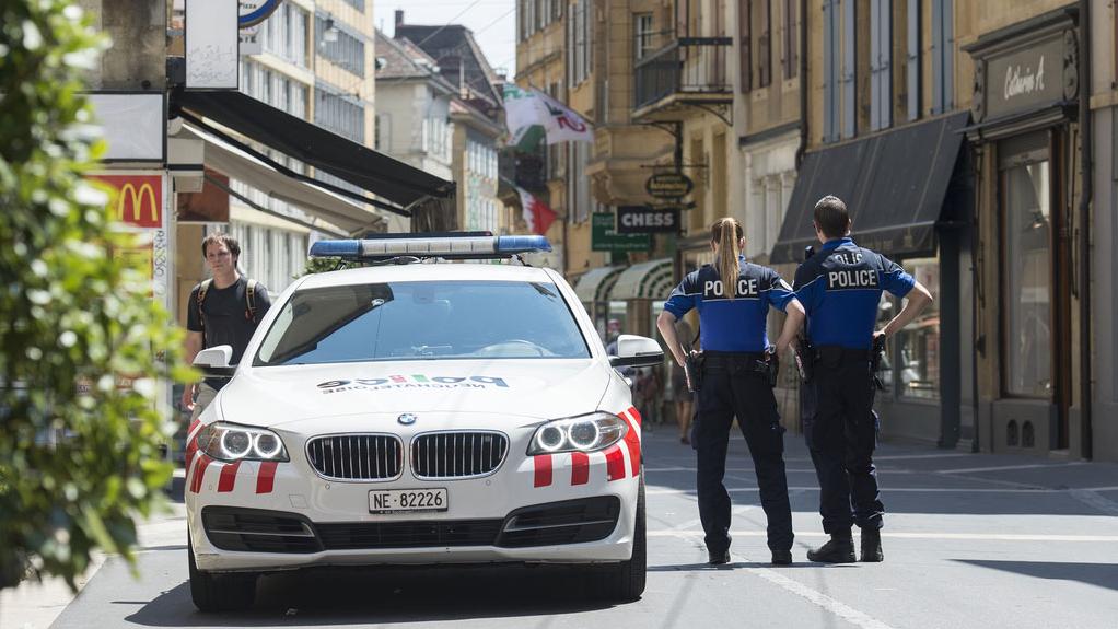 Face à un phénomène qui touche notamment le centre-ville de Neuchâtel, la police a mis sur pied l’opération Narko en 2014. [Keystone - Sandro Campardo]