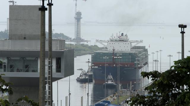 Le navire chinois Cosco Shipping Panama transporte plus de 9'000 containers [AP - ARNULFO FRANCO]