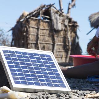 "Des technologies légères et peu onéreuses existent désormais pour faire de l'Afrique un continent phare dans le développement de l'énergie solaire." [Kriss75]
