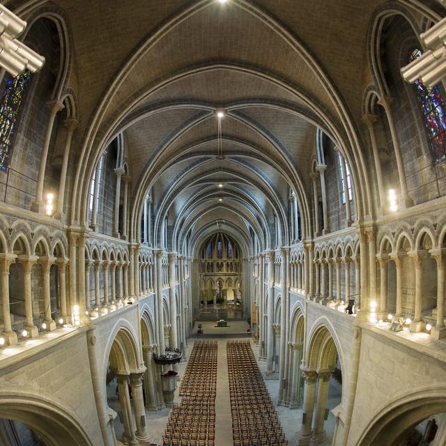 L'interieur de la cathédrale de Lausanne. [Keystone - Jean-Christophe Bott]