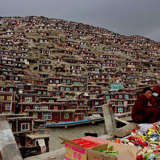 Les autorités communistes ont entamé la démolition d’un important centre d’études du bouddhisme tibétain. [EPA/Keystone - Stringer]
