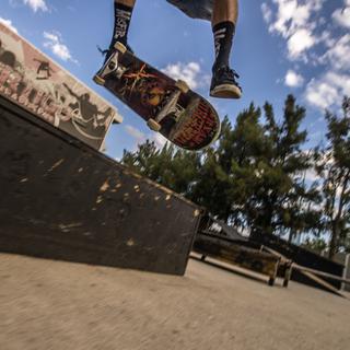 Skateboarder dans un skatepark. [AFP - Oleksandr Rupeta]