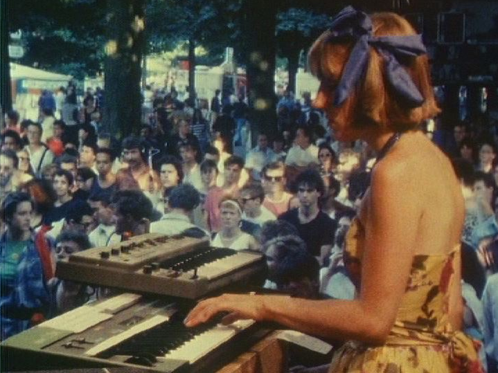 En 1984, le Festival de la Bâtie quitte sa colline et s'installe au parc des Bastions. [RTS]