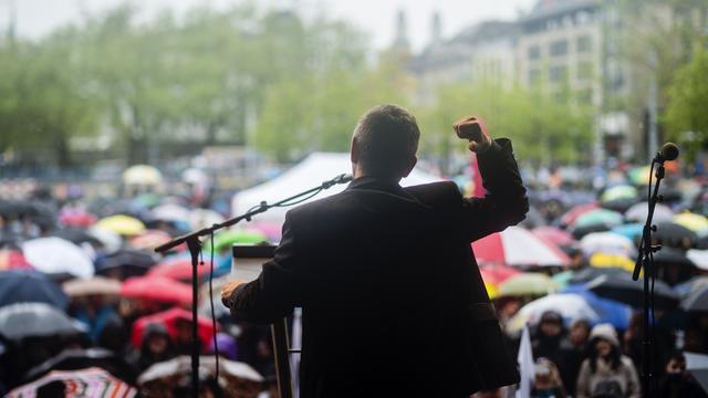 Giorgio Tuti, du syndicat SEV, lors de la Fête du travail à Zurich le 1er mai 2015. [Keystone - Ennio Leanza]