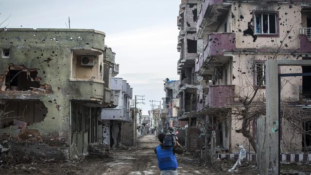 Une rue de Cizre, dans le sud-est de la Turquie, après la fin de l'offensive turque contre les militants du PKK. [Anadolu Agency/AFP]