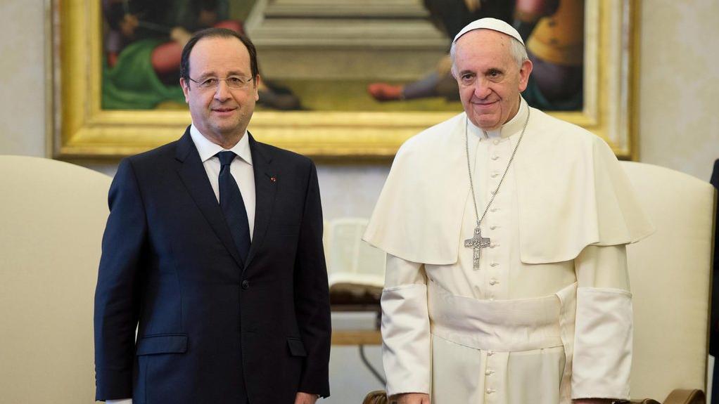 François Hollande et le pape François. [EPA/Keystone - Osservatore Romano]