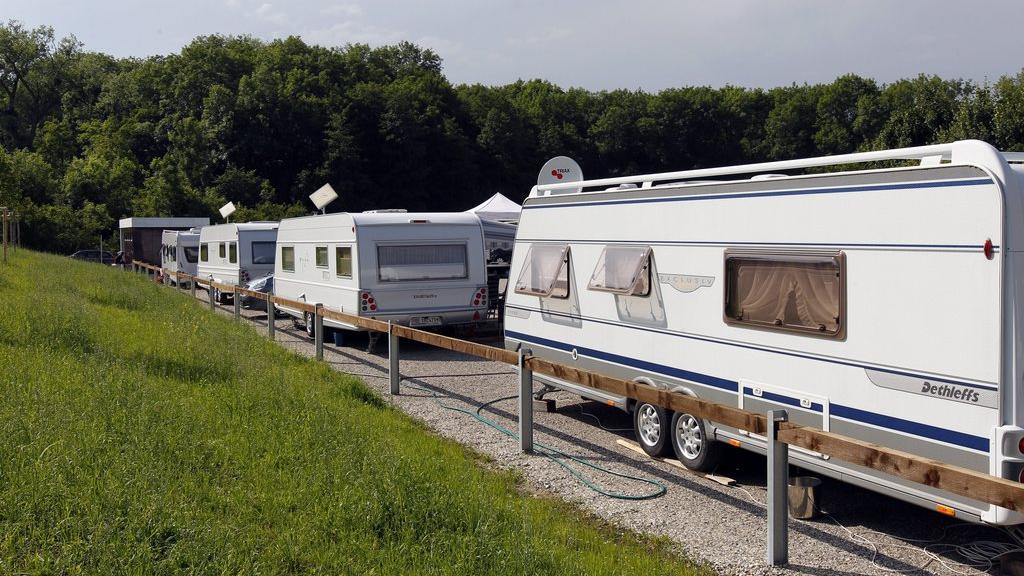 Des caravanes de gens du voyage sur une place de stationnement dans le canton d'Aarau. [Keystone - Urs Flüeler]