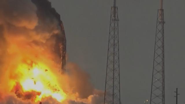 L'explosion sur l'aire de lancement de SpaceX. [Capture d'écran]