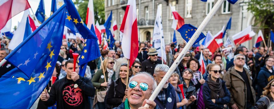 Les opposants polonais mettent en garde le gouvernement conservateur contre d'éventuelles atteintes à l'Etat de droit. [Wojtek Radwanski - AFP PHOTO]