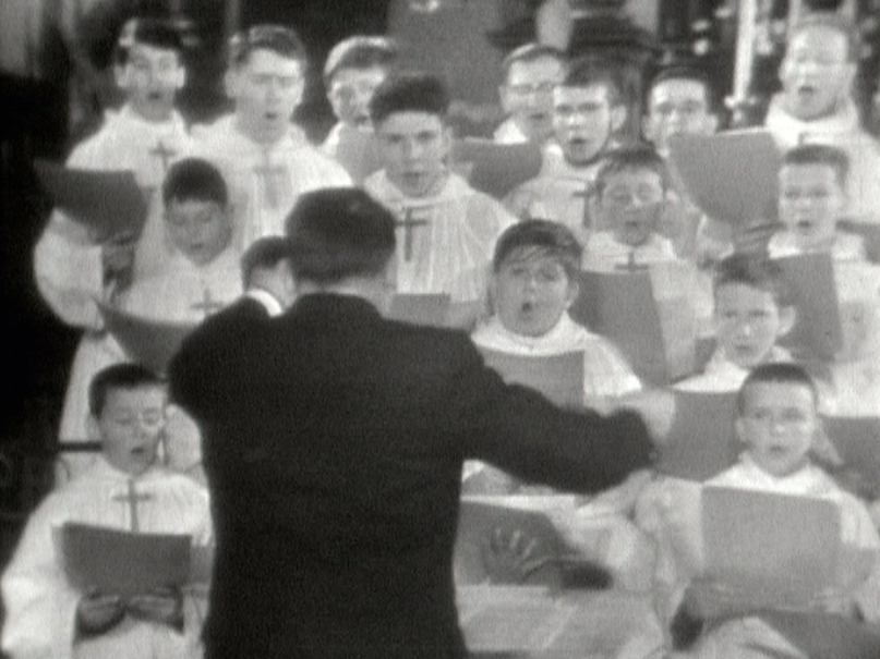 La Schola des Petits Chanteurs de Sion chante Noël en 1961. [RTS]