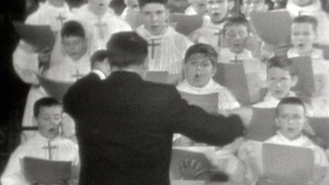 La Schola des Petits Chanteurs de Sion chante Noël en 1961. [RTS]