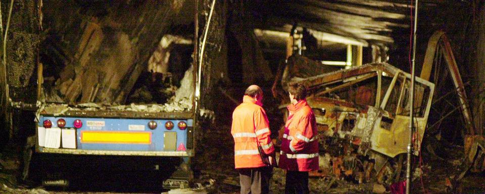 L'incendie dans le tunnel du Gothard en 2001 avait frappé les esprits. [AP/Keystone - Luca Bruno]