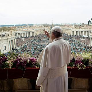 Bénédiction "Urbi et Orbi" donnée par le Pape François le 5 avril 2015 au Vatican. [Osservatore Romano / AFP]