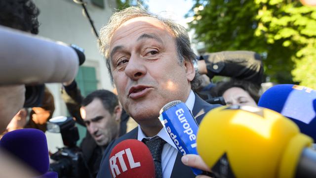 Michel Platini, tout sourire, à son arrivée au tribunal. [Fabrice Coffrini]